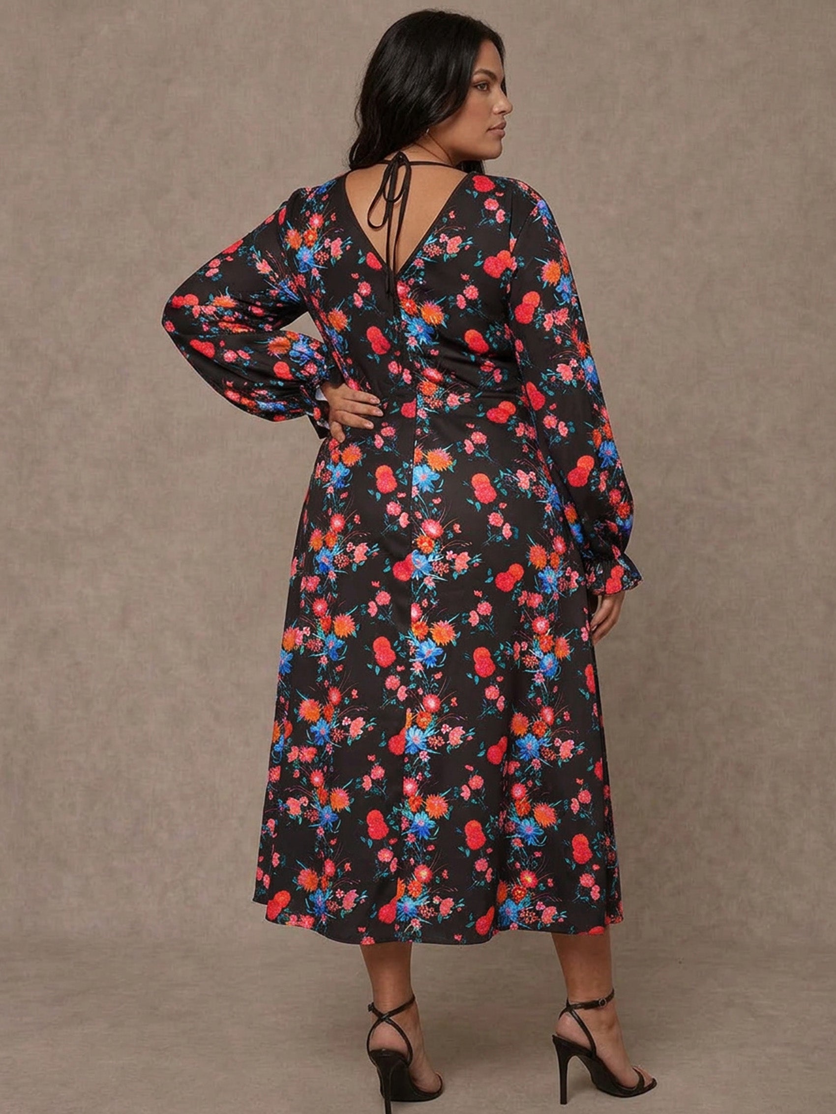 Plus Size Long Sleeve Plunge Floral Printed Midi Dress in Black