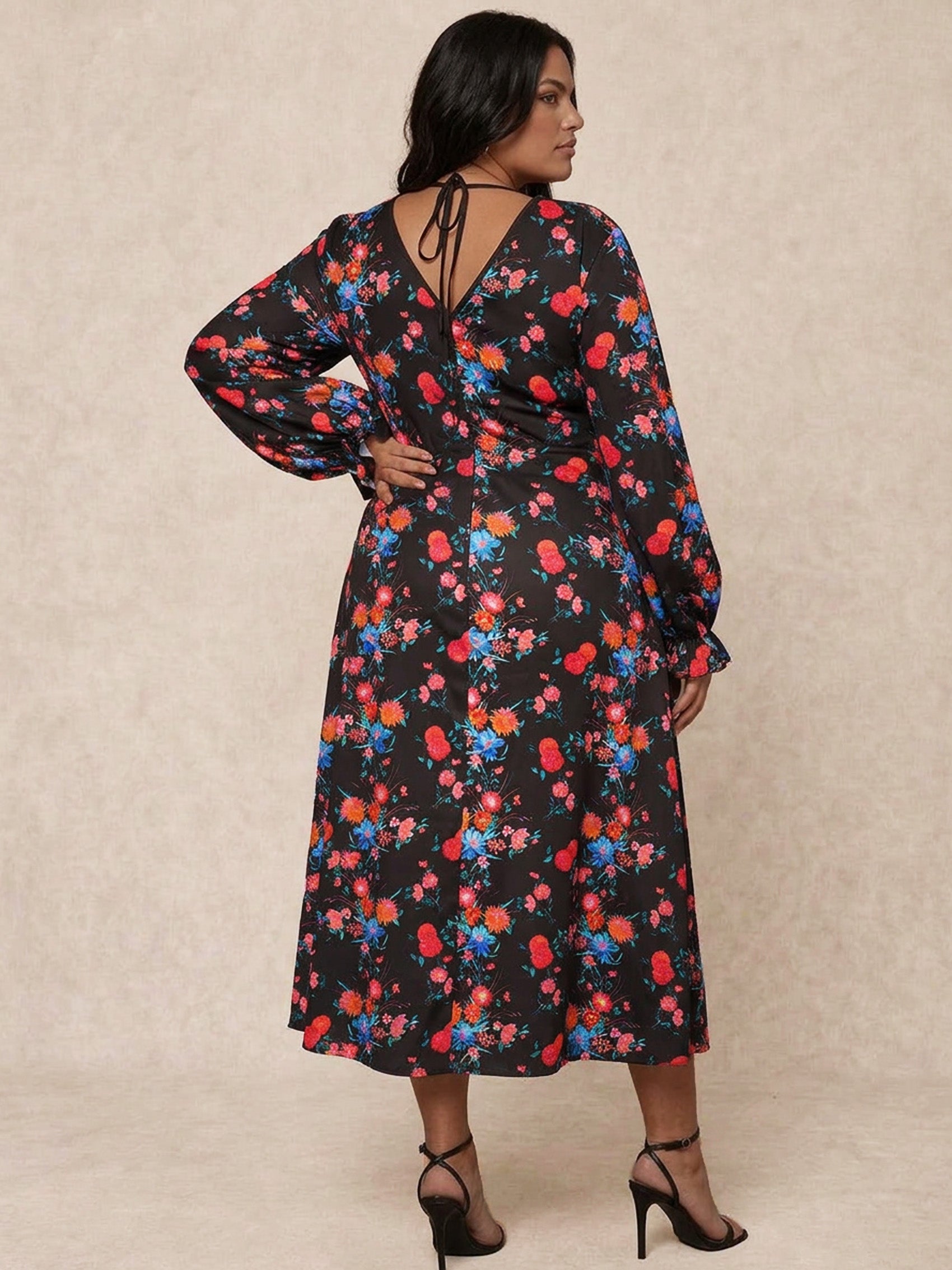 Plus Size Long Sleeve Plunge Floral Printed Midi Dress in Black