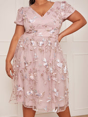 Plus Size Short Sleeve Floral Embroidered Midi Dress in Pink