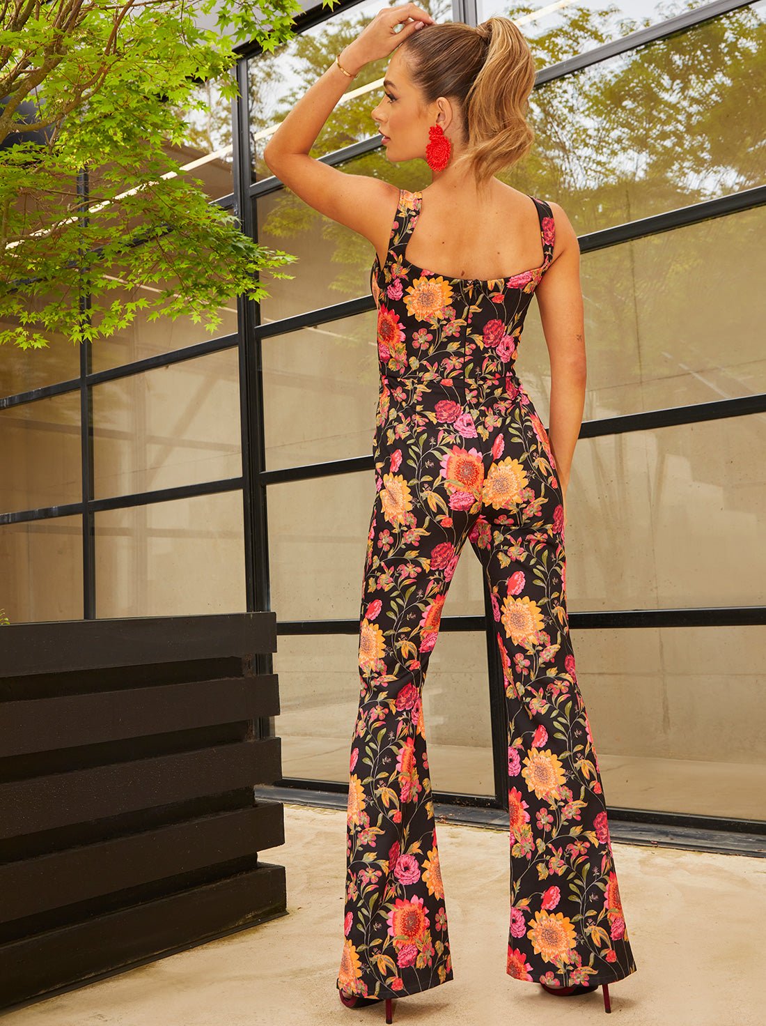 Sleeveless Sweetheart Floral Print Jumpsuit in Black