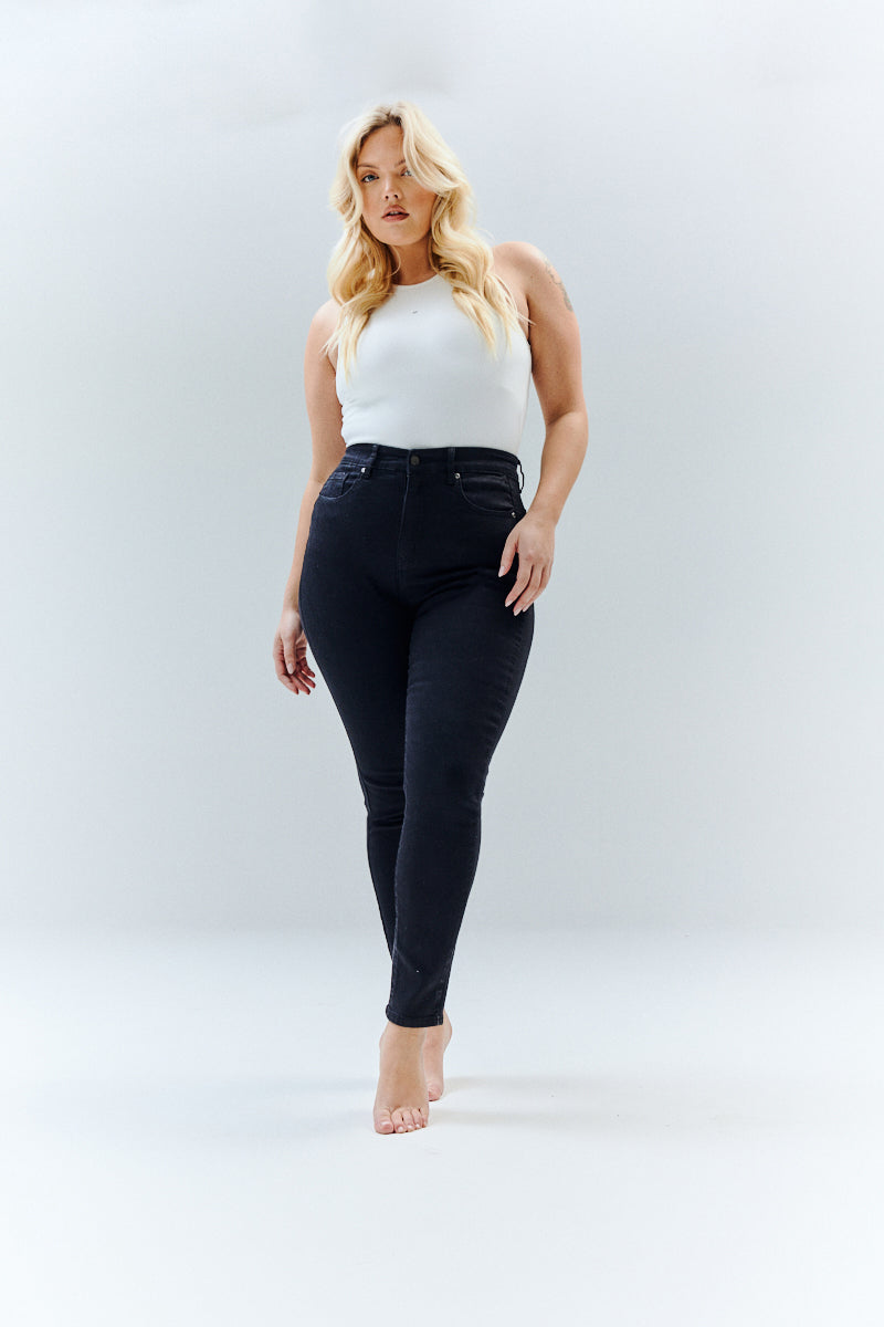 The Miracle Skinny Jean in Black