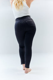 The Miracle Skinny Jean in Black