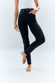 The Miracle Skinny Jean in Black